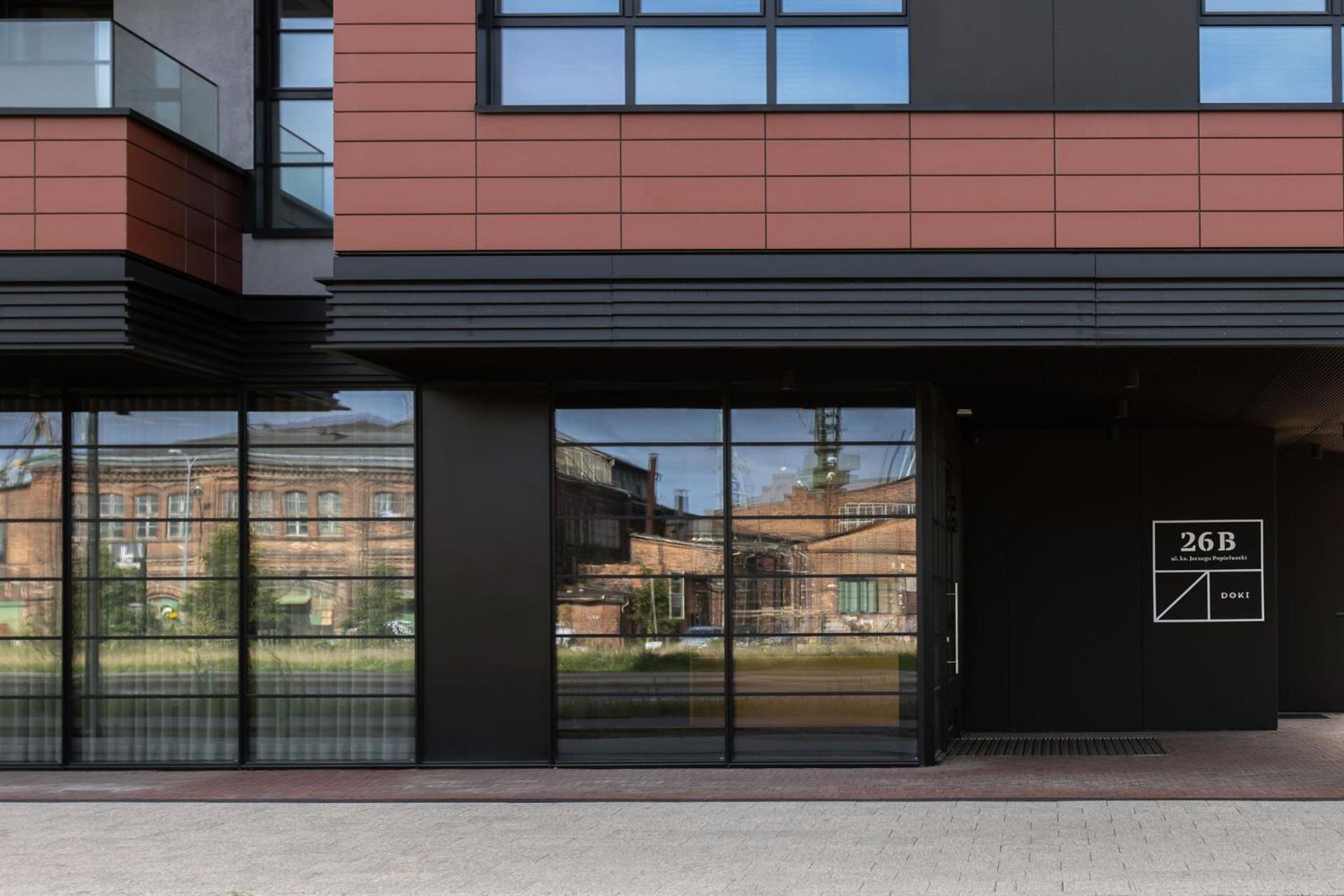 Solidarnosc Three Bedrooms & Garden Apartment — Photos 1