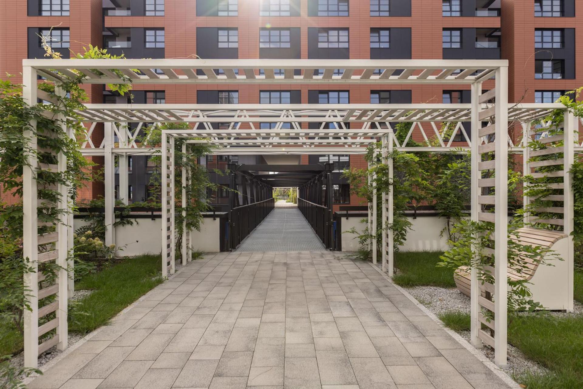 Solidarnosc Three Bedrooms & Garden Apartment — Photos 2